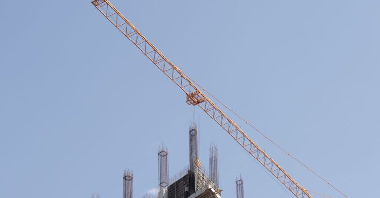 איחור קבלן בלוח הזמנים: זכויות ופיצוי מוסכם